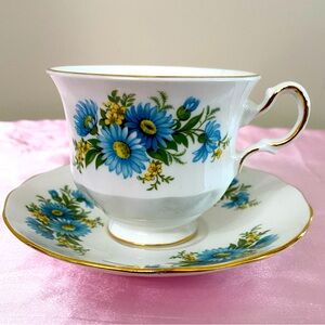 EUC VTG QUEEN ANNE BONE CHINA BLUE FLORAL TEACUP AND SAUCER WITH GOLD TRIM
